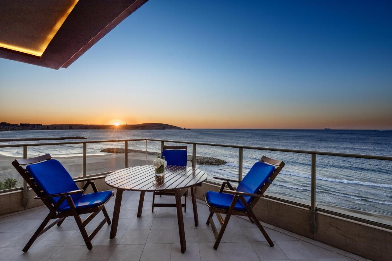 Moevenpick Hotel & Casino Malabata Tanger Ngoại thất bức ảnh Sunset at the beach